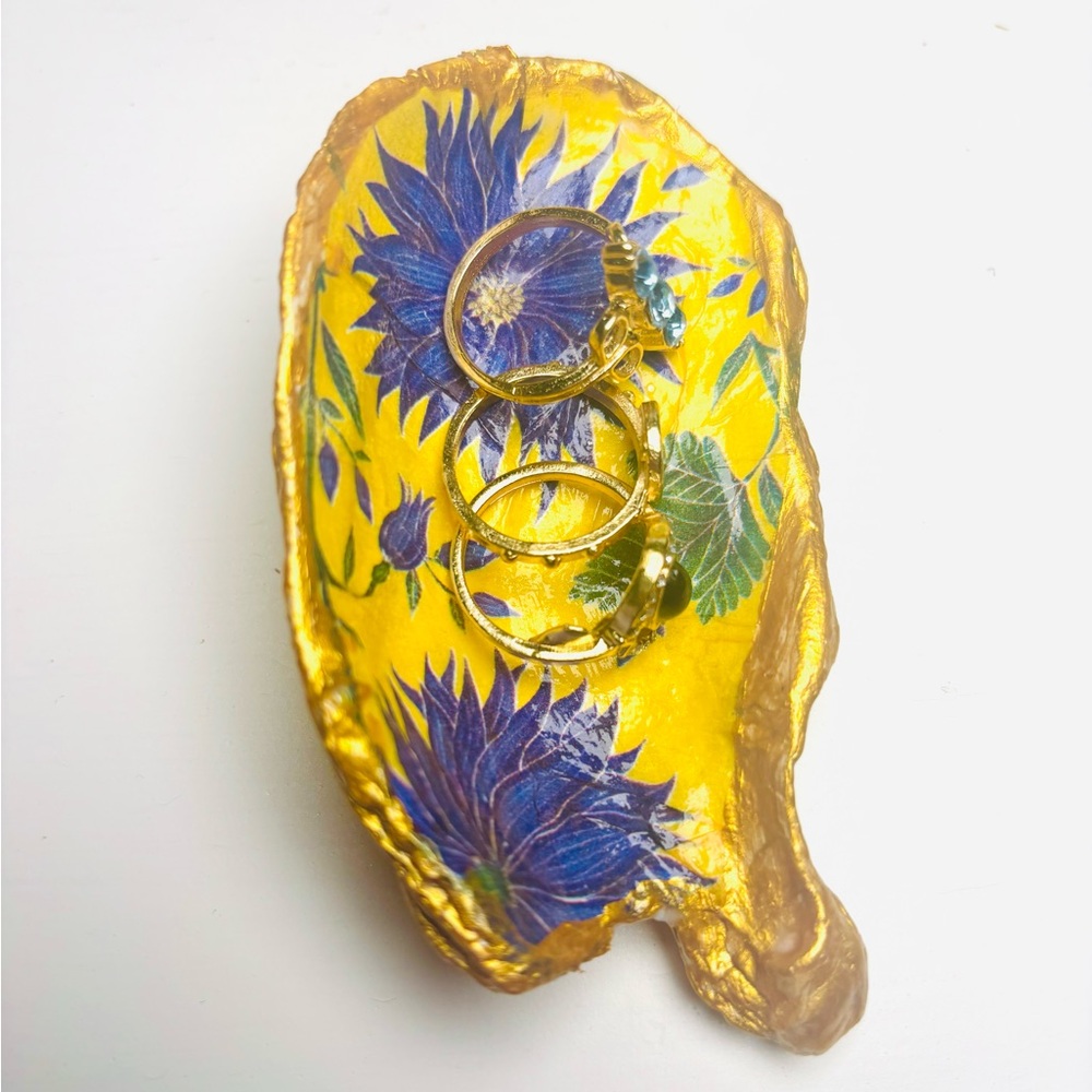 Handcrafted Oyster Shell Ring Dish Mini W/Victorian Blue Floral Decoupage - Picture 3 of 7
